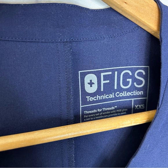 Figs Dolores Flap Pocket Scrub Top in dark blue size XXS - Picture 3 of 6